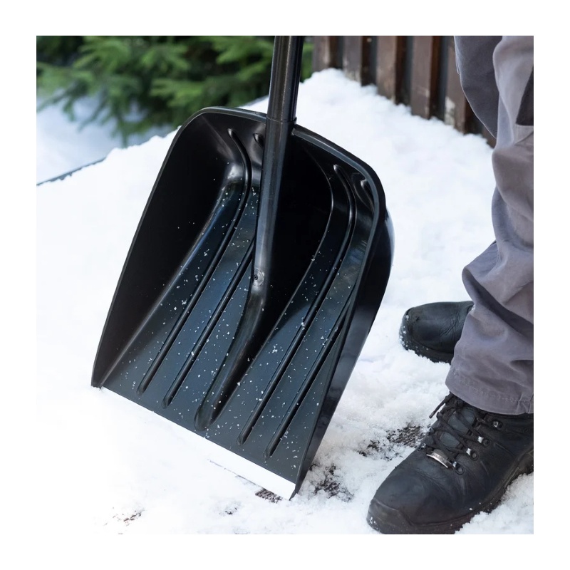 Лопата для уборки снега Plantic 12003-01 c деревянным черенком